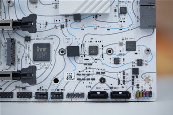 白色海景房必备!铭瑄Z890 Arctic主板图赏