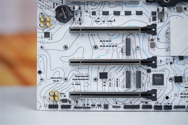 白色海景房必备!铭瑄Z890 Arctic主板图赏