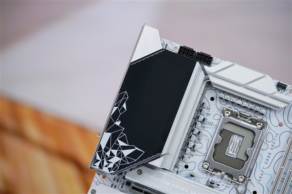 白色海景房必备!铭瑄Z890 Arctic主板图赏