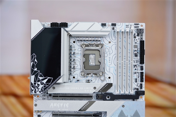 白色海景房必备!铭瑄Z890 Arctic主板图赏