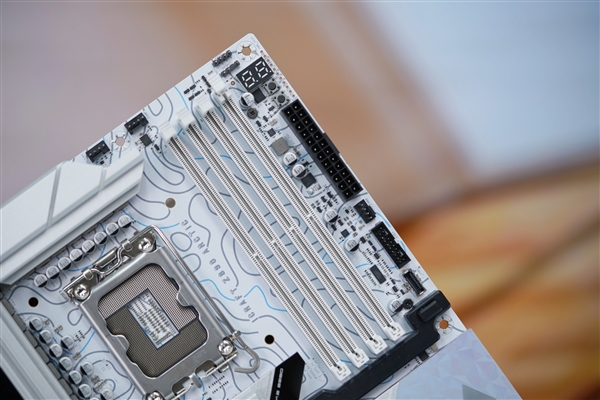 白色海景房必备!铭瑄Z890 Arctic主板图赏