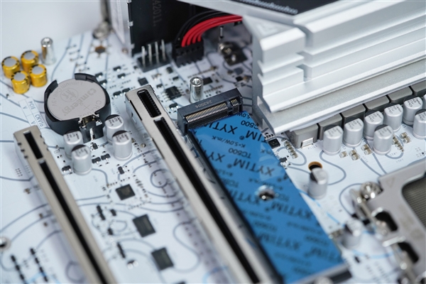 白色海景房必备!铭瑄Z890 Arctic主板图赏