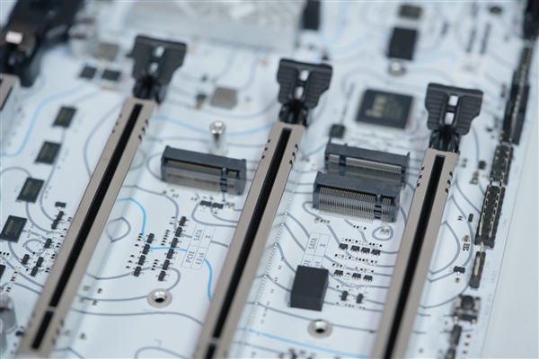 白色海景房必备!铭瑄Z890 Arctic主板图赏