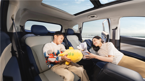 江淮X8 E家上市：9.98万拿下大七座电混SUV