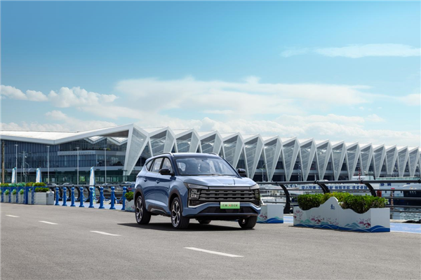 江淮X8 E家上市：9.98万拿下大七座电混SUV