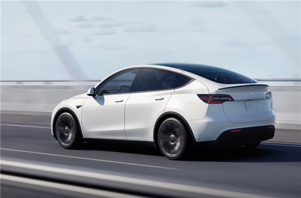 比普通车安全十倍!特斯拉开启AP平均1139万公里才出一次事故