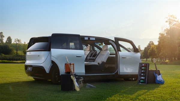 极氪MIX定档10月23日上市:国内首创对开门设计、无B柱布局与旋转座椅