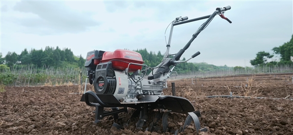 单缸四冲程还配变速箱!本田FDQ700轻型手扶拖拉机中国上市