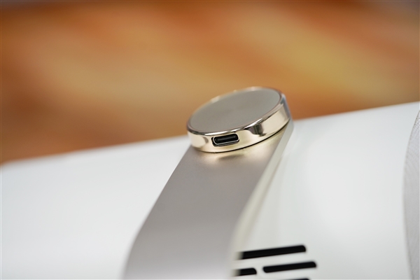 一体式云台设计 各角度随意投!当贝Smart 1图赏