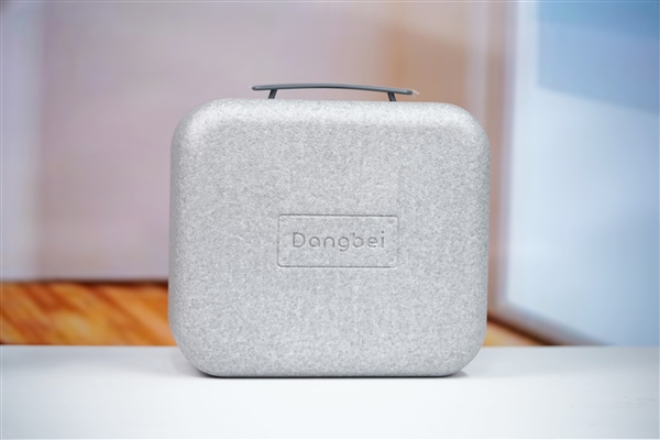 一体式云台设计 各角度随意投!当贝Smart 1图赏