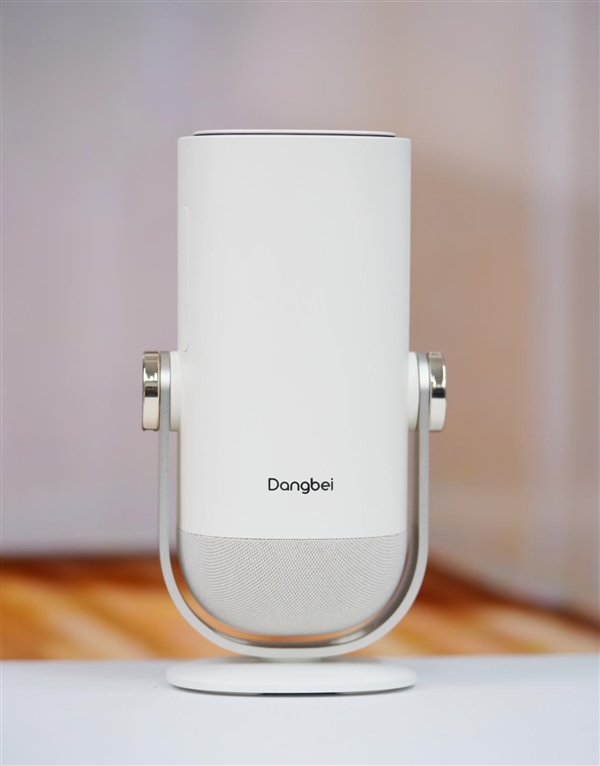 一体式云台设计 各角度随意投!当贝Smart 1图赏