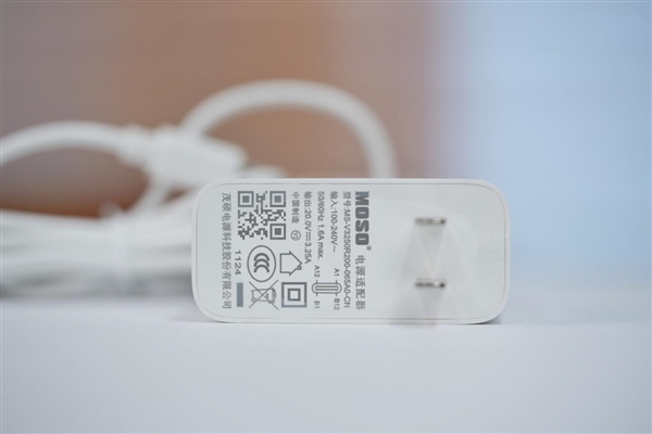 一体式云台设计 各角度随意投!当贝Smart 1图赏