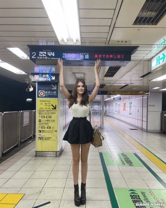 180cm的乌克兰美女在日本什么样：像极了八尺夫人 男人们看完扎心