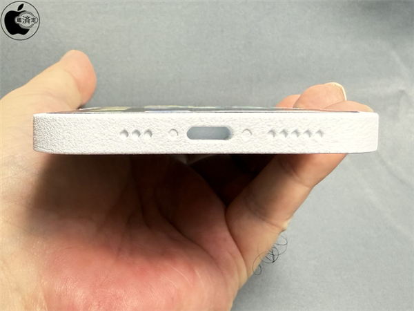 iPhone SE 4机模上手:酷似单摄版iPhone 14