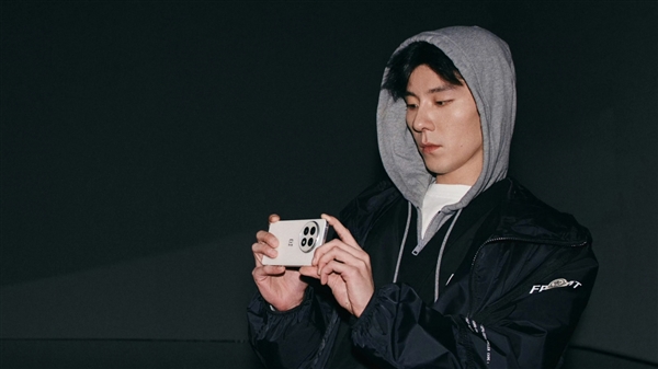 虞书欣、宋茜、蒋奇明三位明星喜提一加13:外观无悬念了