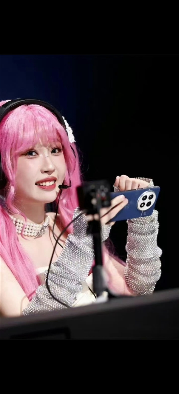 虞书欣、宋茜、蒋奇明三位明星喜提一加13:外观无悬念了