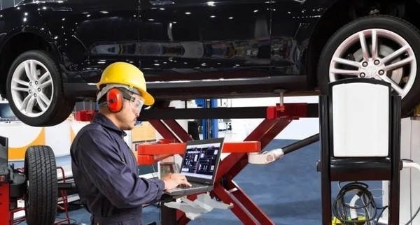 买车容易修车难!涨薪20%依然难招新能源车维修人