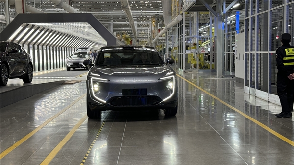 与联通、华为联合打造 长安汽车数智工厂正式挂牌:首车已量产下线