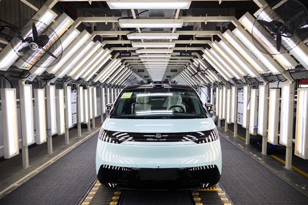 中国市场最具想象力新车！极氪MIX宝宝巴士正式下线