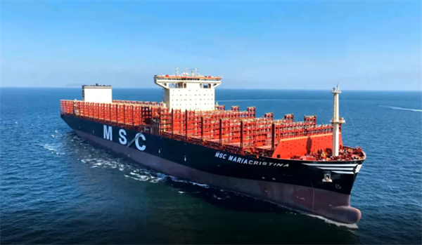 我国16000TEU集装箱船成功交付:配备全球最大B型LNG燃料舱