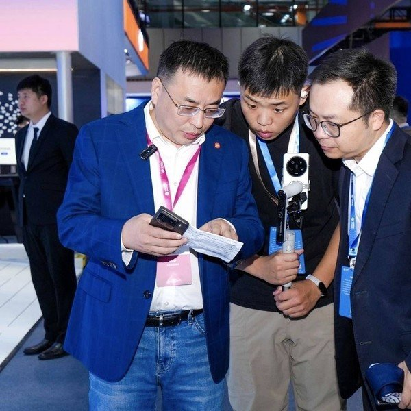 小米15现身跑分网站:多核性能超越A18 Pro