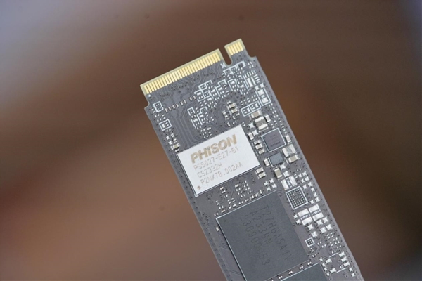 iPhone绝配！影驰首款磁吸移动SSD PSD01图赏