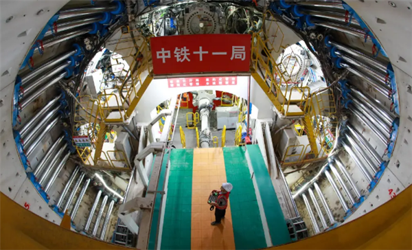 世界最长海底高铁隧道转入海域施工阶段:预计2026年底实现贯通