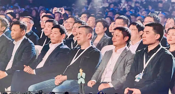 何小鹏:雷军太努力了搞得我们都好累