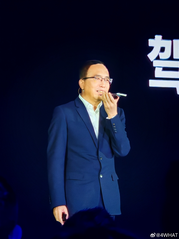 赵明用荣耀Magic7现场点咖啡:一句话搞定