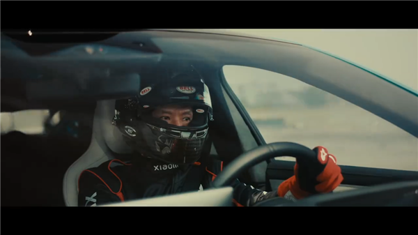 爱车才能造好车 雷军:小米内部玩车氛围很浓、鼓励员工考赛照