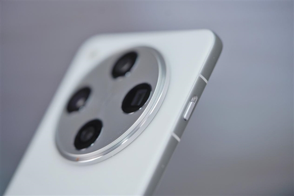 配备抓怕快启键!OPPO Find X8 Pro图赏