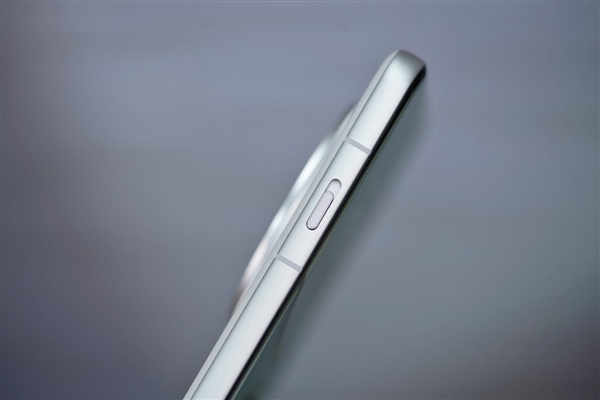 配备抓怕快启键!OPPO Find X8 Pro图赏