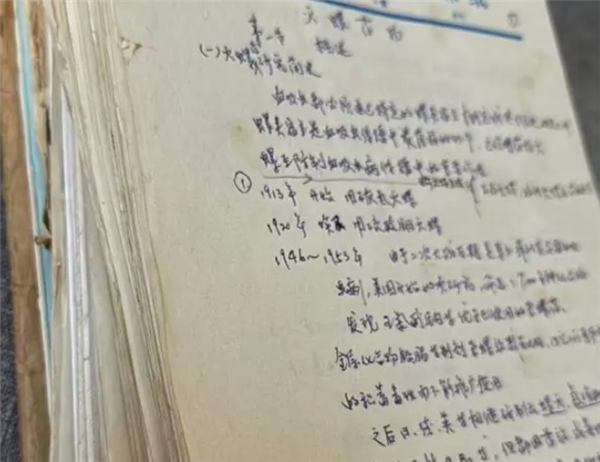 女子废品站买下已故科学家手稿捐出 档案馆回应:很重视