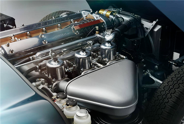 捷豹E-TYPE复刻版上市:2000小时纯手工打造 售价超过290万元