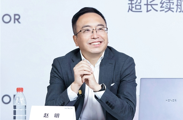 荣耀CEO赵明:苹果在AI时代落后了 iPhone灵动岛概念源于荣耀