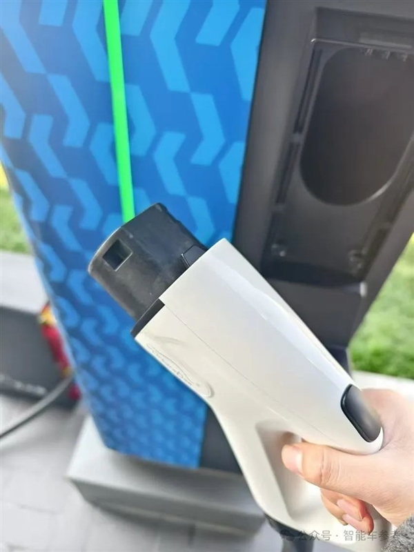 国产电车卷太猛！宝马奔驰联盟了 2年落地1000座超充站