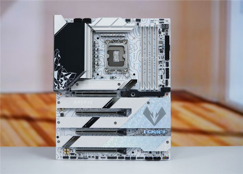 BIOS和性能已完全不输三大厂旗舰!铭瑄Z890 ARCTIC评测:高颜值白色主板