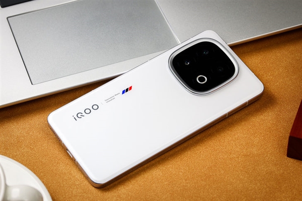 iQOO 13性能实测:骁龙8至尊版满帧战神