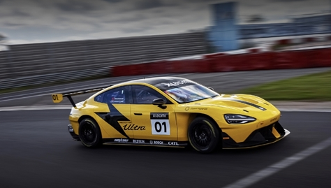 318km/h极速过弯!第一视角体验小米SU7 Ultra原型车纽北赛道刷圈