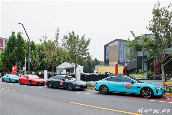 小米SU7专列已就位:专门迎接米粉去参加小米15发布会