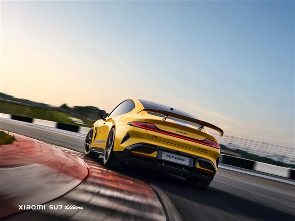 运动感拉满!小米SU7 Ultra官方美图:U形风刀、碳纤维大尾翼