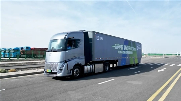 续航轻松破千公里 李书福:吉利下一代甲醇乘用车将采用超醇电混