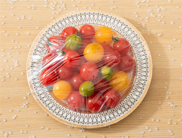 专家辟谣:保鲜膜包裹食物加热会致癌 假!