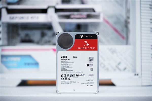 百TB NAS一步到位!希捷酷狼Pro 24TB硬盘图赏