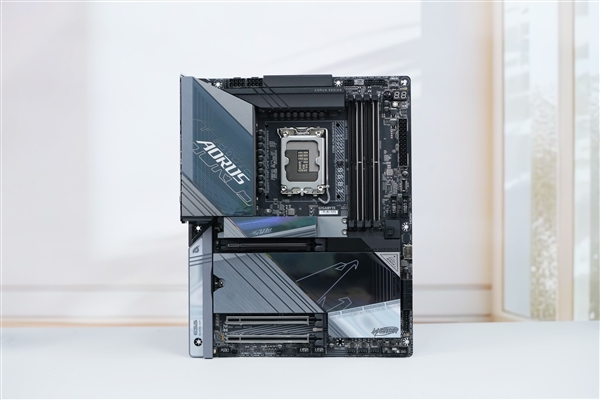 支持9500+内存!技嘉Z890 AORUS MASTER超级雕主板图赏