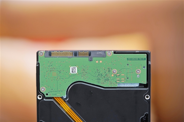 百TB NAS一步到位!希捷酷狼Pro 24TB硬盘图赏