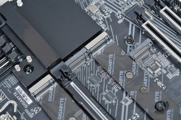 支持9500+内存!技嘉Z890 AORUS MASTER超级雕主板图赏