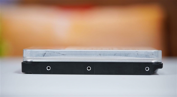 百TB NAS一步到位!希捷酷狼Pro 24TB硬盘图赏