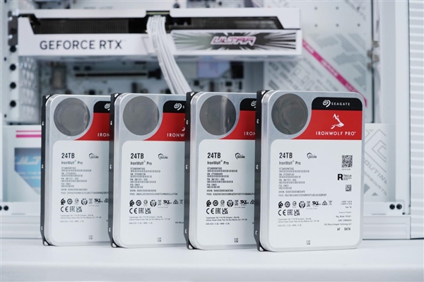 百TB NAS一步到位!希捷酷狼Pro 24TB硬盘图赏
