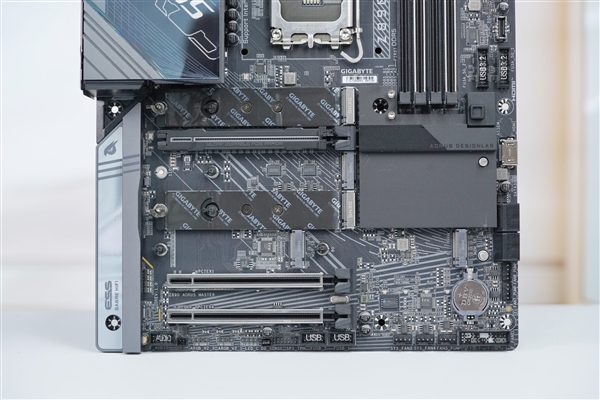 支持9500+内存!技嘉Z890 AORUS MASTER超级雕主板图赏